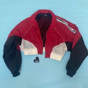 LF cropped windbreaker. Barely worn. Zips up with zipper accents. Mesh lining.